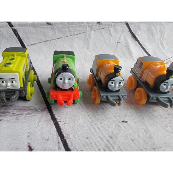 Thomas The Tank Engine Train & Friends Minis Micro Lot Percy Dash Scruff Lot 6 - Picture 3 of 9